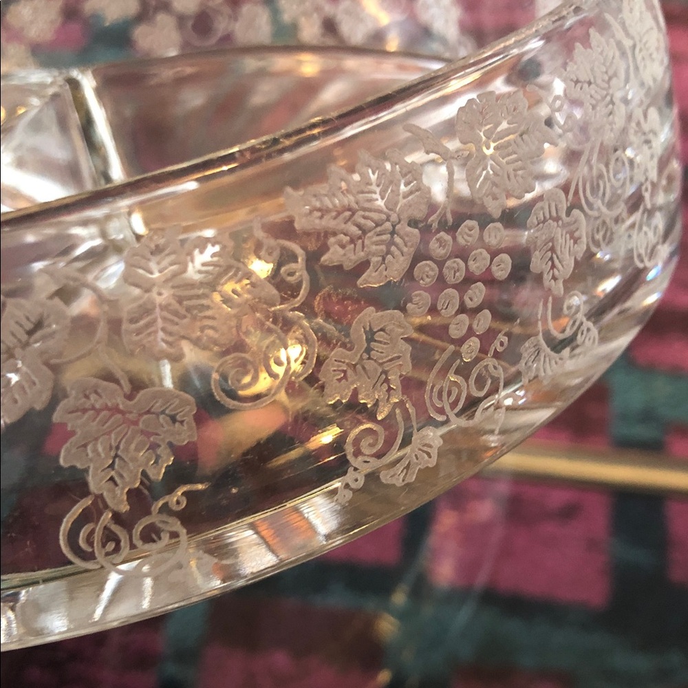 CLEAR ETCHED GLASS DIVIDED SERVING DISH • HEAVY • 7” ROUND •VINTAGE - Picture 7 of 11